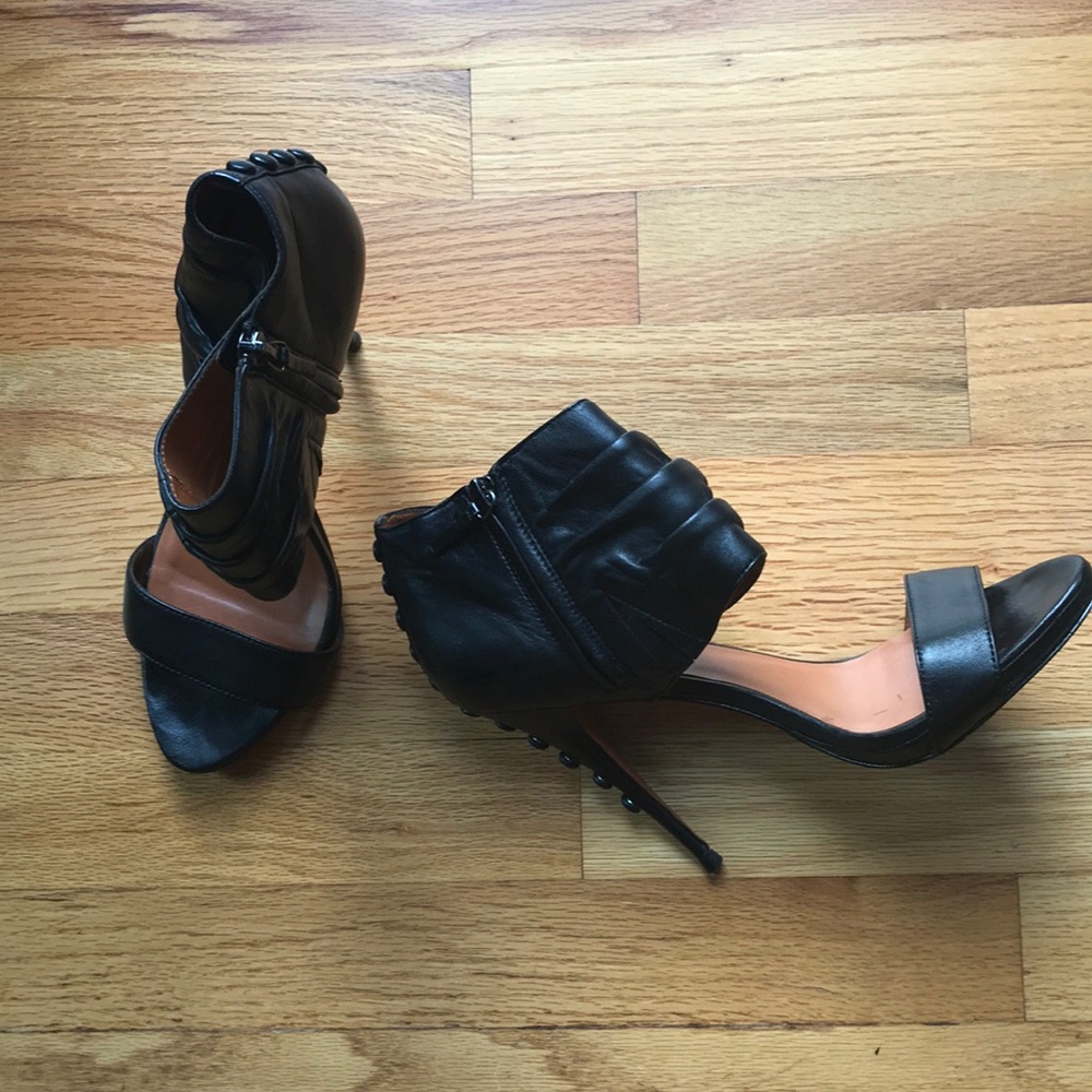 Elizabeth & James Black Leather Heeled Sandal, 8.5